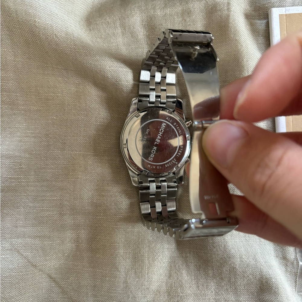 Michael Kors Watch - Picture 5 of 7